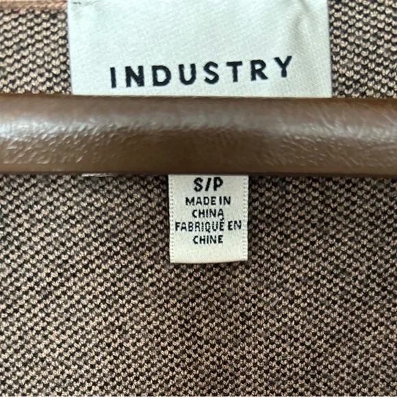 Sleeveless Cardigan - Picture 3 of 6